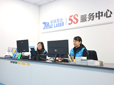 铭族激光总工程师、劳动模范
