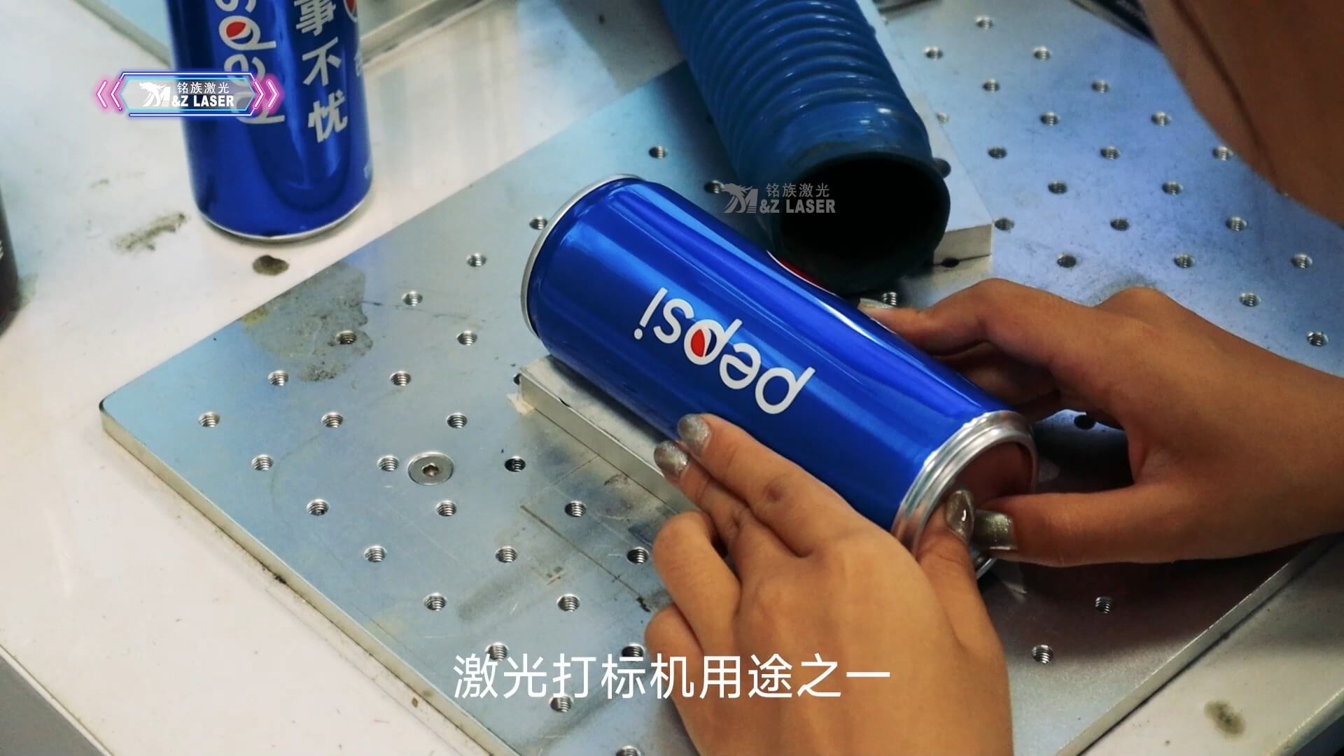铭族激光可乐瓶打标激光打标机光纤激光打标机